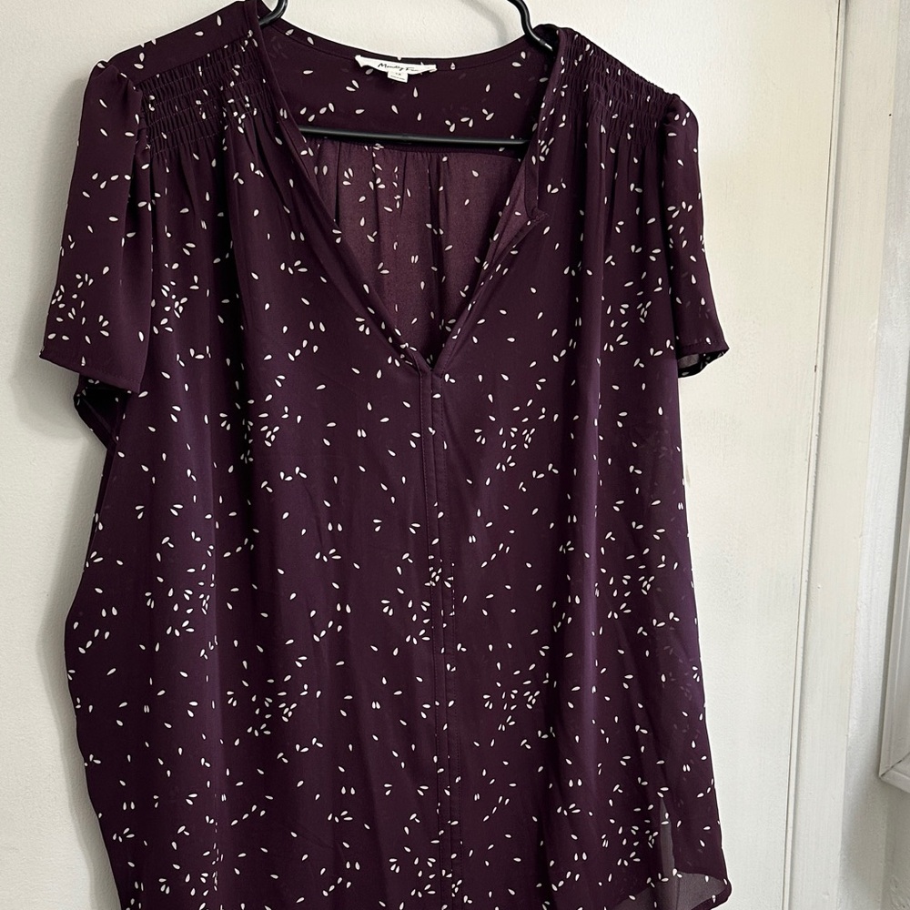Chic Plum Blouse With Delicate Pattern - image 1